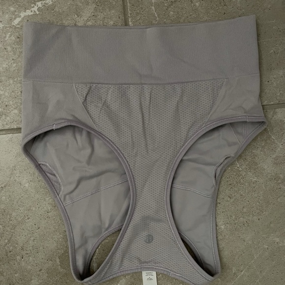 Lululemon Ebb to Train size 6 - Picture 4 of 4